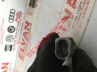 02T945415E - GERİ VİTES LAMBASININ ŞALTERİ