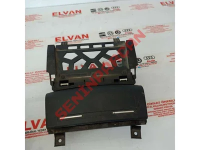 8P0857951 - MUHAFAZALI KÜLLÜK