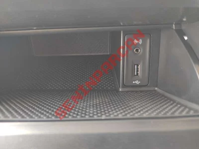 5G0035222C - USB VE AUX IN SOKETI