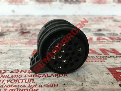 8E0971921 - KORUMA KAPAĞI - İkinci El Orjinal