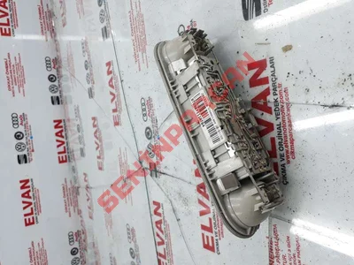 8T0947111AT - İÇ VE OKUMA LAMBASI - İkinci El Orjinal
