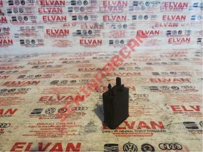 8D0941509 - SİNYAL VE UYARI LAMBASI RÖLESİ - İkinci El Orjinal