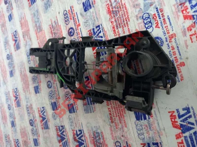 3C0837885J - KAPI KOLU BRAKETI