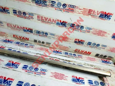 5N0839476D - SÜS ÇITASINA SAHIP CAM AĞIZ