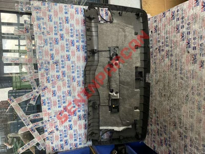 8R0867979B - BAGAJ KAPAĞI KAPLAMASI