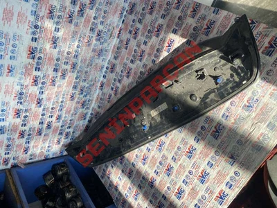 8V4827933B - SPOYLER