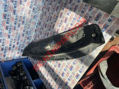 8V4827933B - SPOYLER