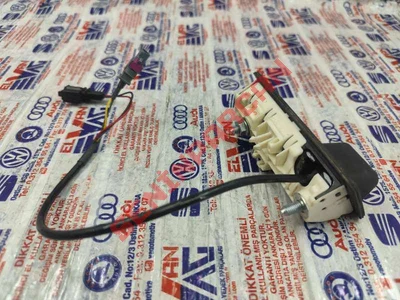 8V0827566 - BAGAJ KAPAGI KILIT TUSU - İkinci El Orjinal
