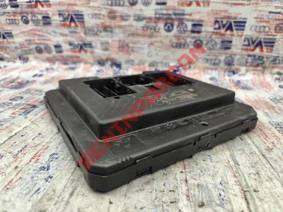 2Q0937090E - SIGORTA KUTUSU KAPAGI