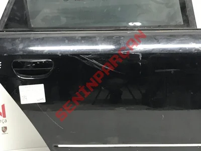 8E0833052 - ARKA KAPI SAG