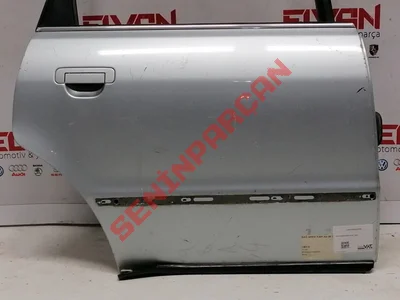 8D0833052 - ARKA KAPI SAG