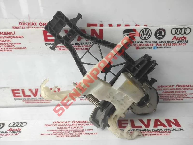 2K0843351D - KAPI KOLU BRAKETI