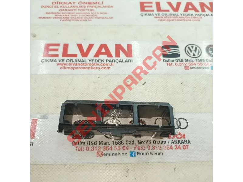 8P0941567 - DÜĞME YUVASI