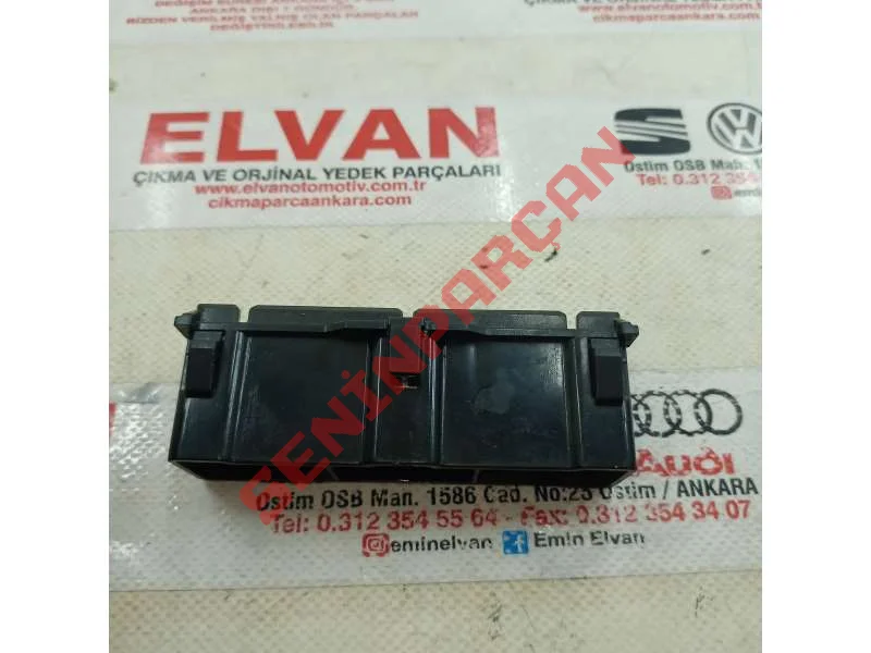 8P0941567 - DÜĞME YUVASI