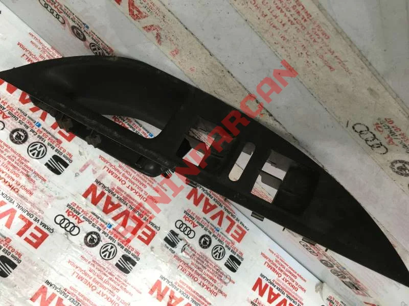 5P1867171A - TUT.KAPA.ÜST PARÇASI