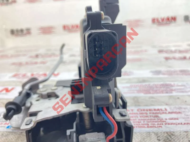 8E0839016C - KAPI KOLU IC