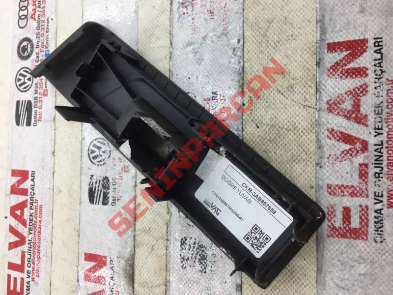 3AB857858 - DÜĞME YUVASI