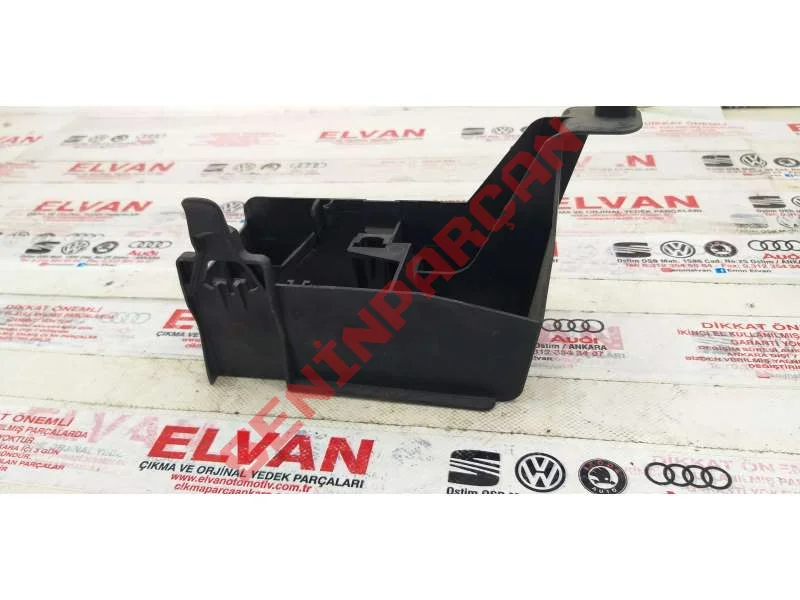 5K0937545 - SOKET MUHAFAZASI TUTUCUSU