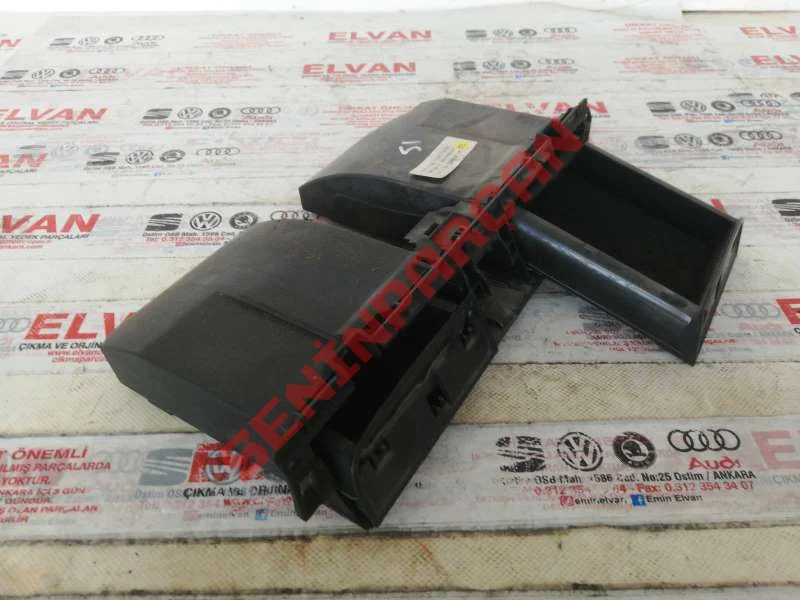 8V1819152 - AYAK BÖLMESİ HAVA ÇIKIŞ KANALI