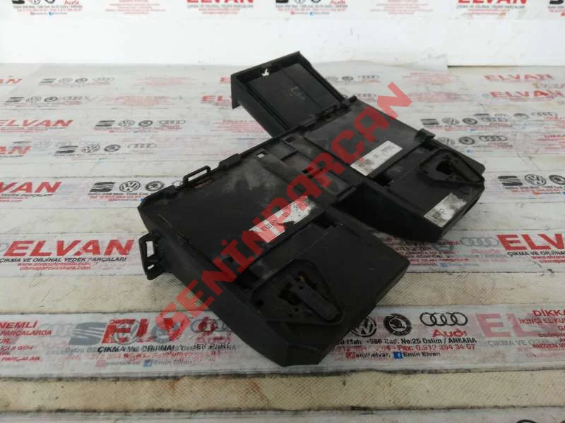 8V1819152 - AYAK BÖLMESİ HAVA ÇIKIŞ KANALI