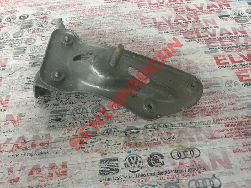 1Z0810679A - BRAKET CAMURLUK DIS ON L