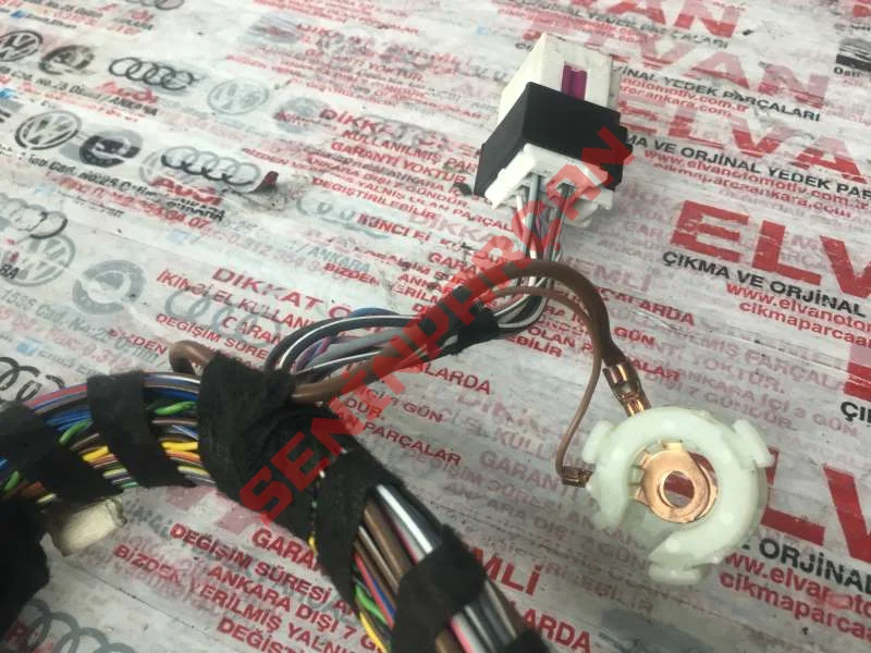 4L0937545A - SOKET MUHAFAZASI TUTUCUSU