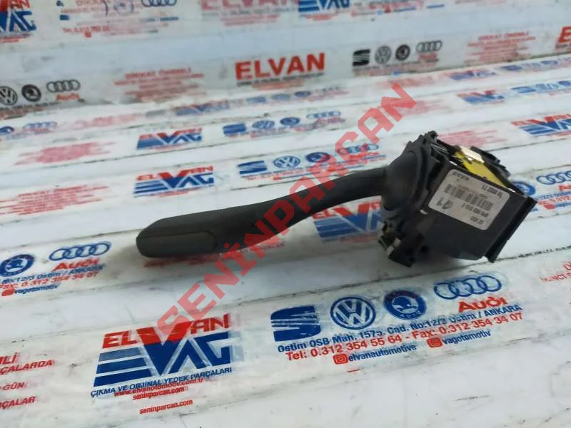 8P0953513E - SİNYAL, UZUN VE KISA FAR,