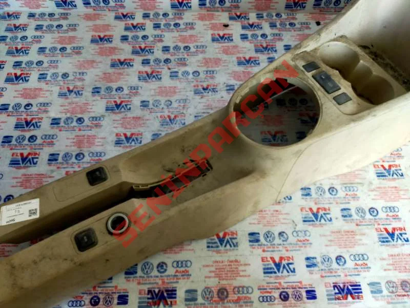 5J0863241 - ORTA KONSOL