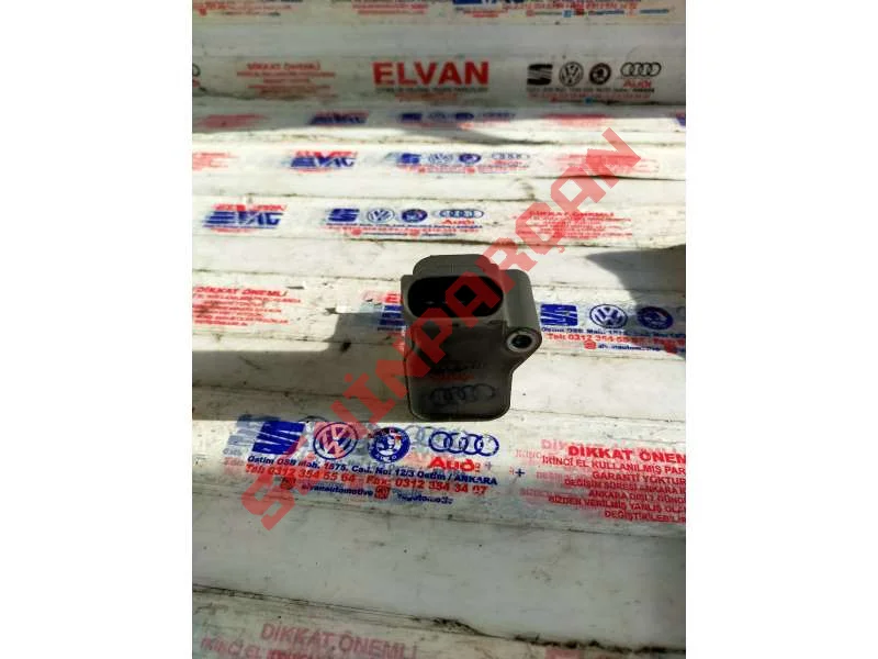 04E905110N - ATEŞLEME BUJISI SOKETI OLAN