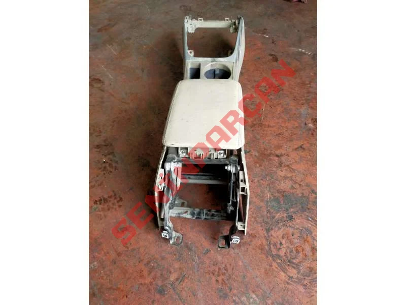 8K0863244A - ORTA KONSOL