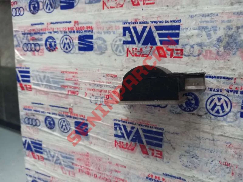 8E0947415 - YAN SINYAL LAMBASI