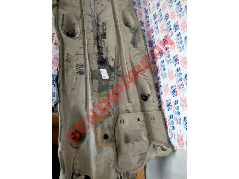 5Q0825202L - PLASTIK TABAN ALT ON SAG