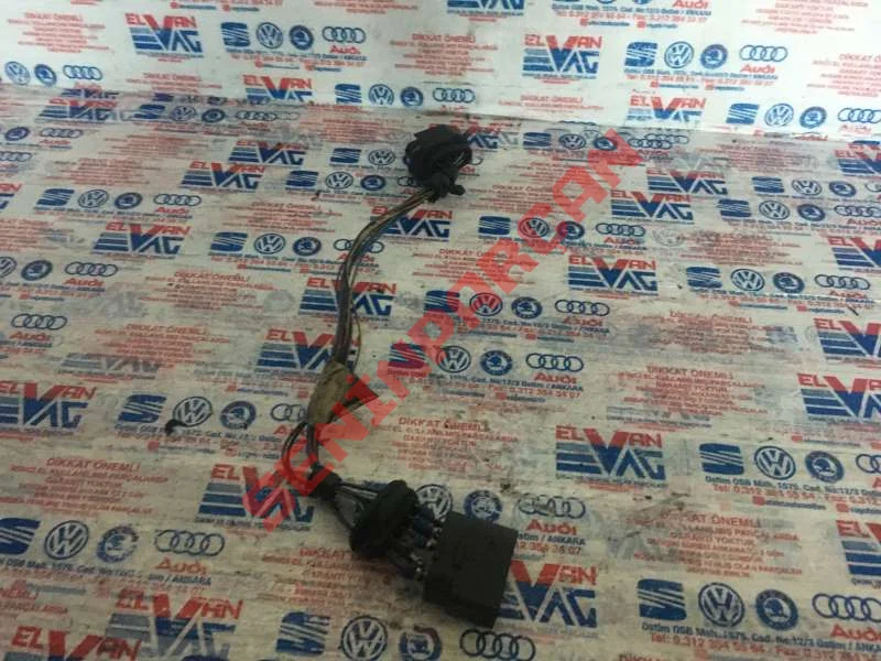 1J0973835 - KABLO SOKETI