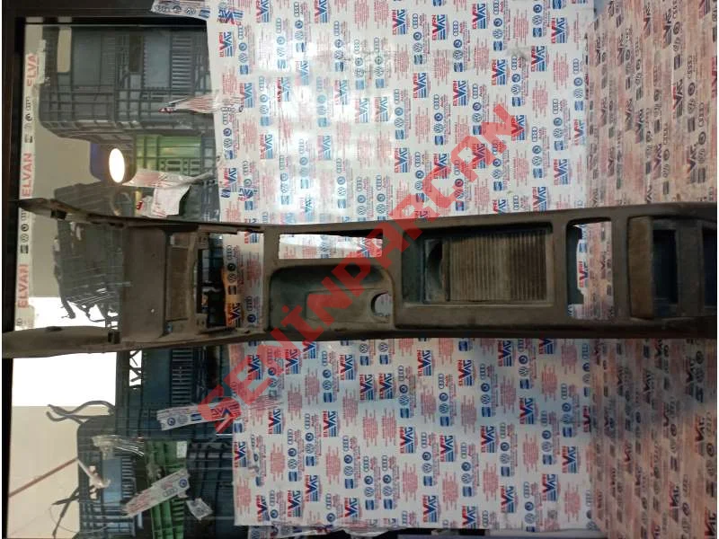 8P1863244 - ORTA KONSOL