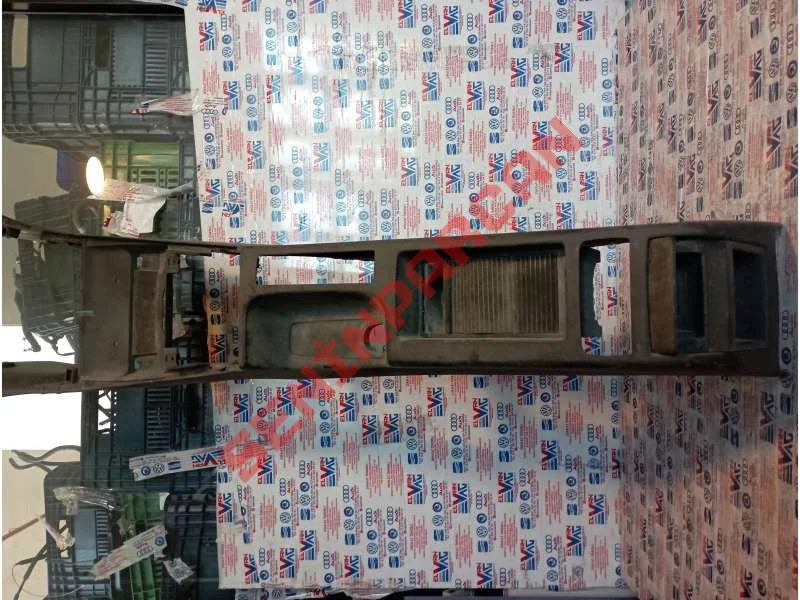 8P1863244 - ORTA KONSOL