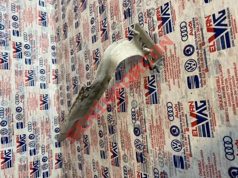 8K0821136J - CAMURLUK BRAKETI