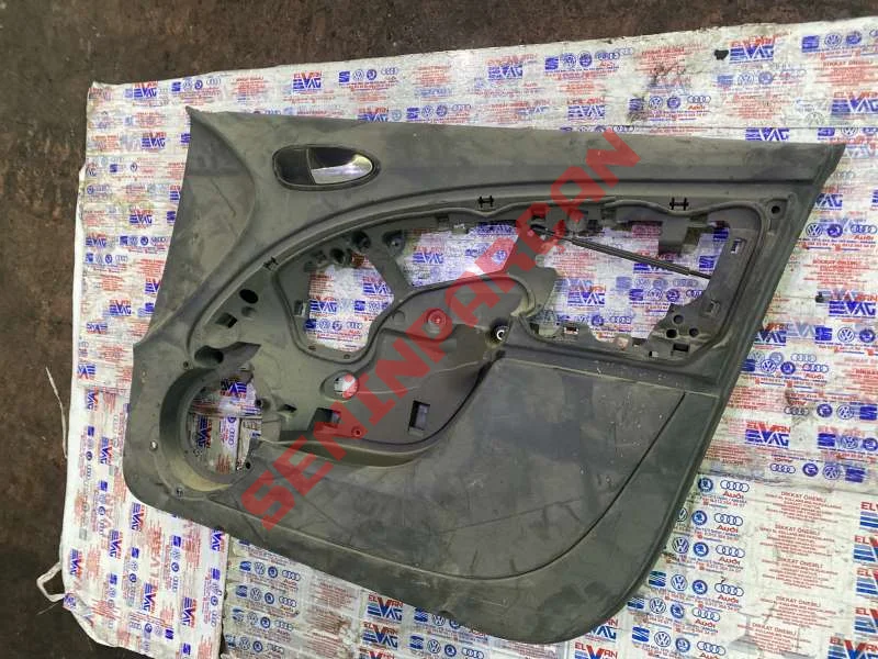 5P0867012 - ORTA PARÇASI OLM. KAPI KAPLA-