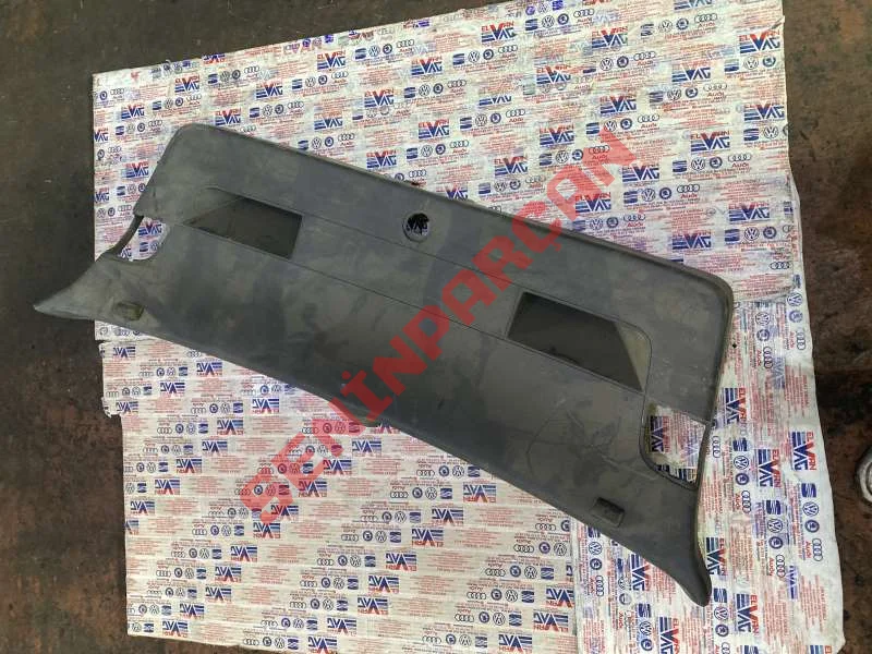 1K6867601D - BAGAJ KAPAĞI KAPLAMASI