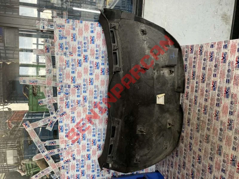 5P5867601E - BAGAJ KAPAĞI KAPLAMASI