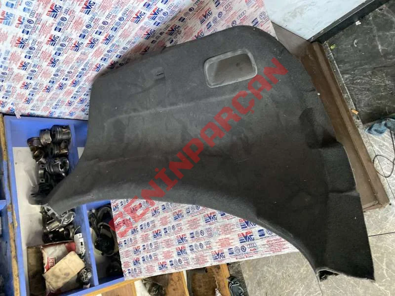 5P5867601E - BAGAJ KAPAĞI KAPLAMASI