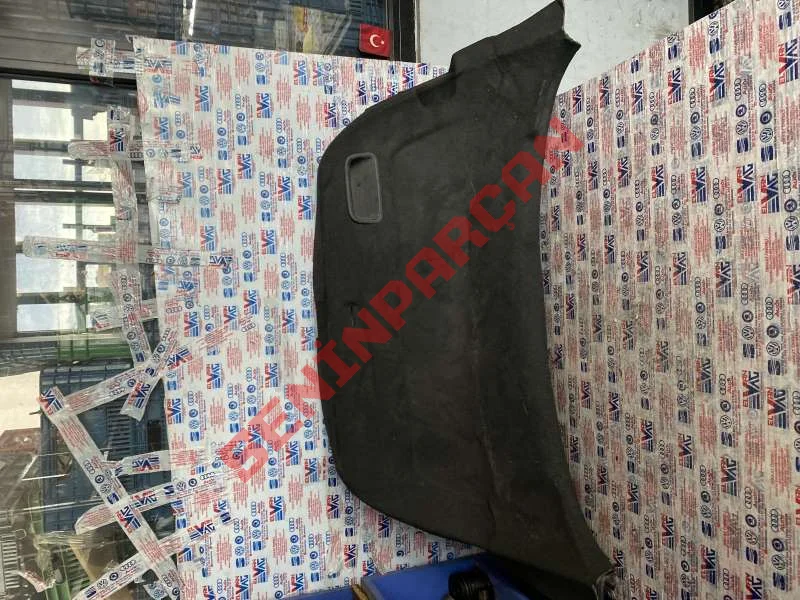 5P5867601E - BAGAJ KAPAĞI KAPLAMASI