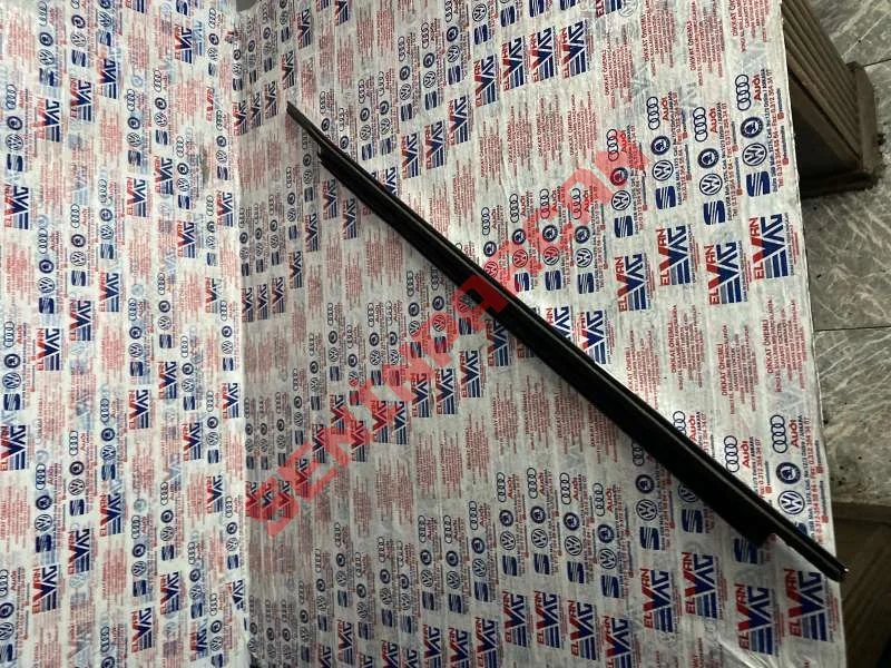 8T8853764C - SÜS ÇITASINA SAHIP CAM AĞIZ