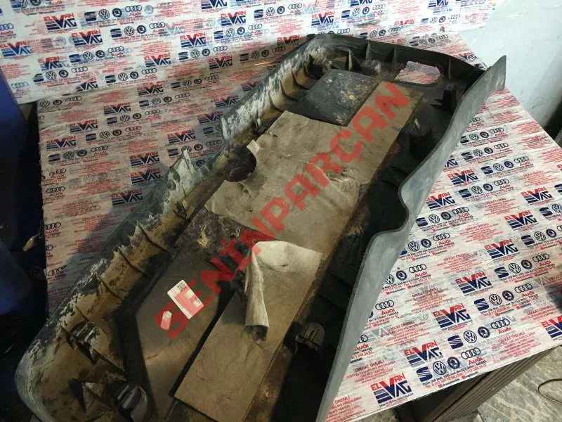 1K6867601C - BAGAJ KAPAĞI KAPLAMASI