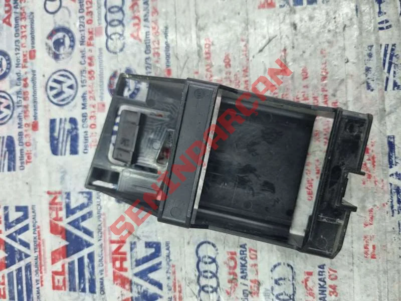 3C8035643 - USB DAĞITICI TUTUCU