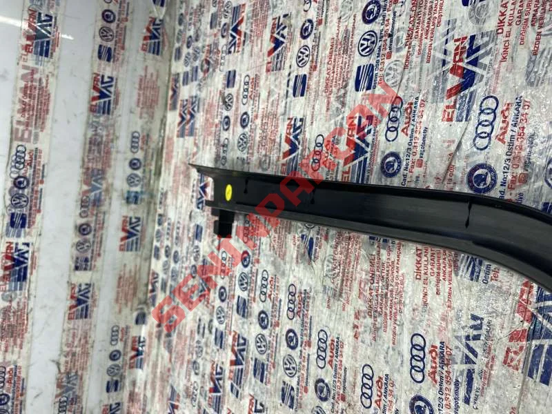 8V4867671 - KAPI PENCERE ÇERÇEVESI IÇIN