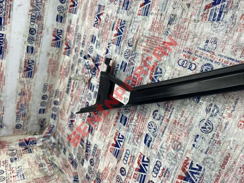 8V4867671 - KAPI PENCERE ÇERÇEVESI IÇIN