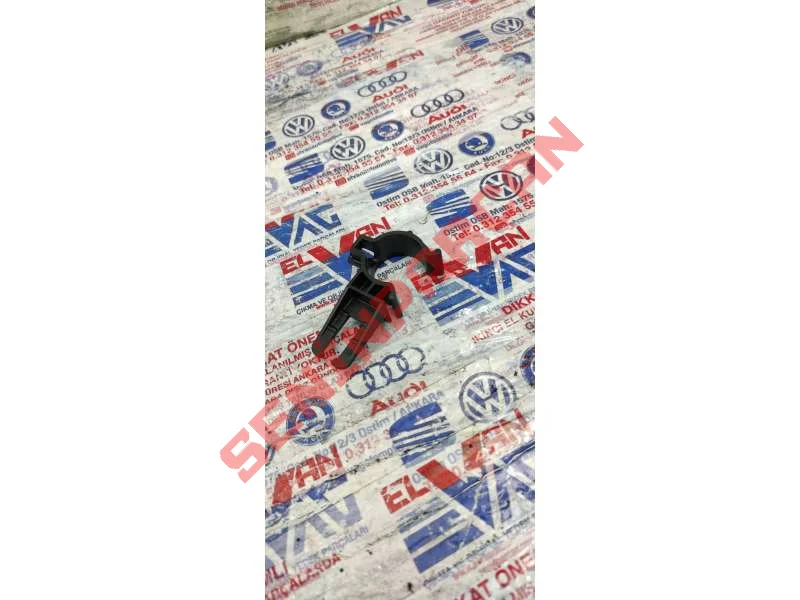 03L971845C - SOKET MUHAFAZASI TUTUCUSU