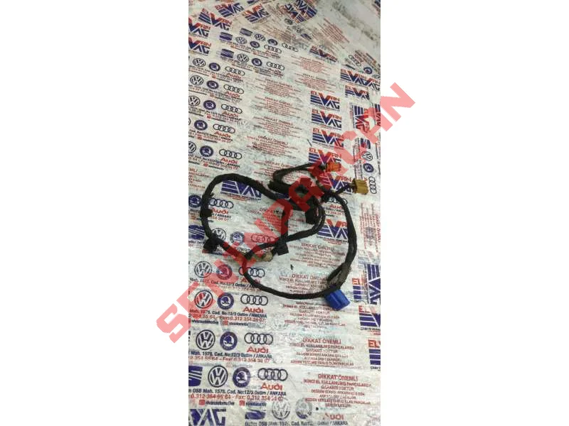 1K0972704A - KABLO SOKETI