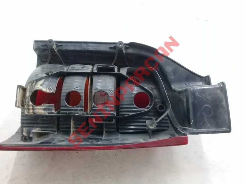 3B5945112H - ARKA SİS LAMBASI BULUNAN