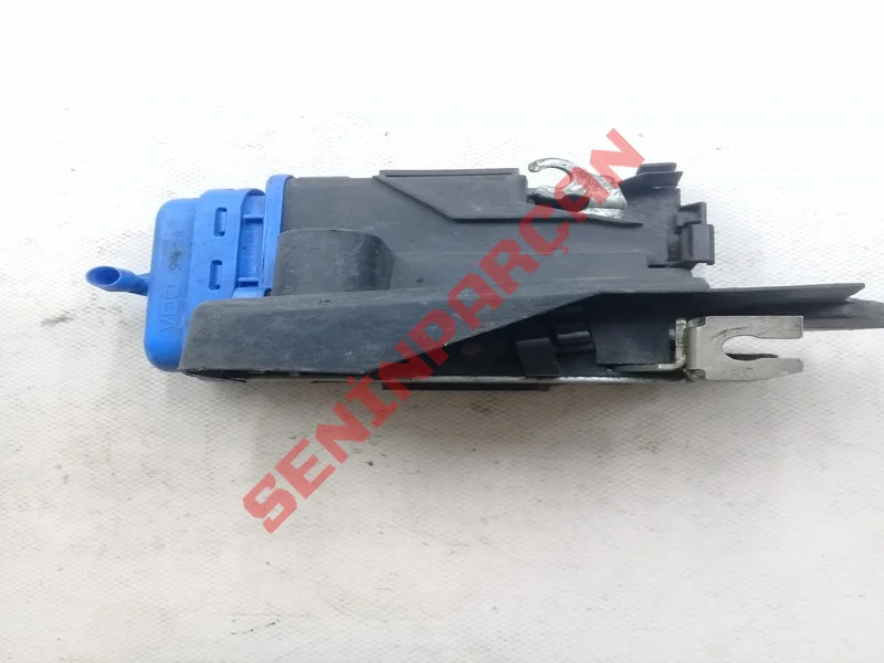 8D0839015A - KAPI KILIDI